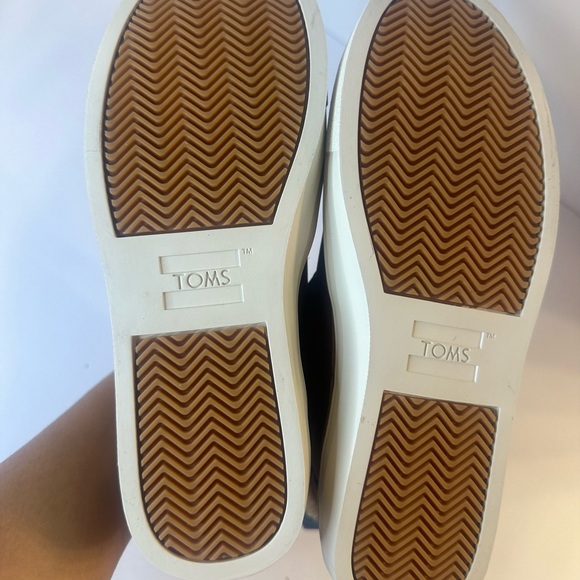 Toms Brown Fur-Lined Slip-On Sneakers - Picture 10 of 12